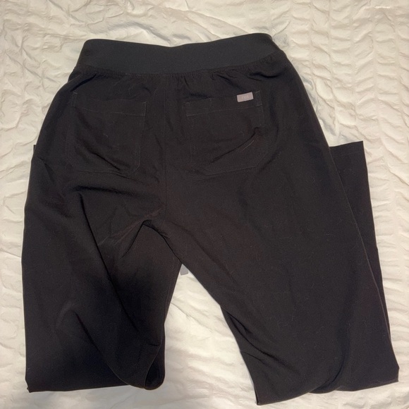 FIGS Women’s Livingston Black Scrub Pant - Picture 2 of 3